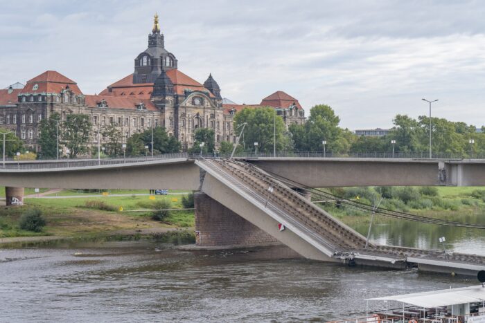 Die eingestürzte Carolabrücke in Dresden.